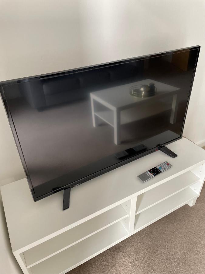 Modern 2-Bed Apartment In The Heart Of Salford Quays Buitenkant foto