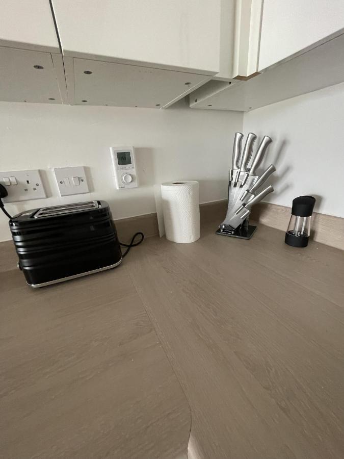 Modern 2-Bed Apartment In The Heart Of Salford Quays Buitenkant foto