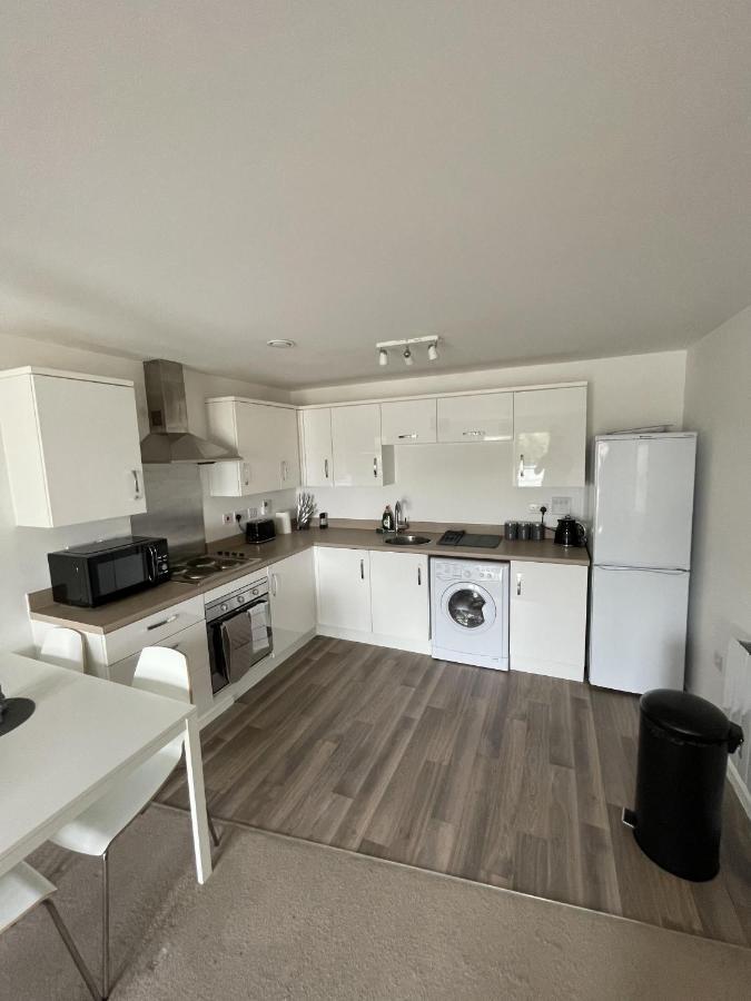 Modern 2-Bed Apartment In The Heart Of Salford Quays Buitenkant foto