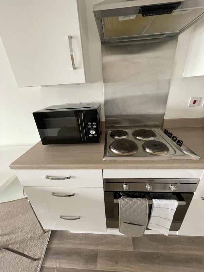 Modern 2-Bed Apartment In The Heart Of Salford Quays Buitenkant foto