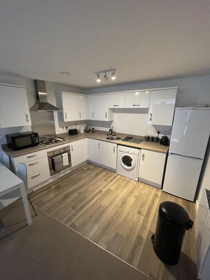 Modern 2-Bed Apartment In The Heart Of Salford Quays Buitenkant foto