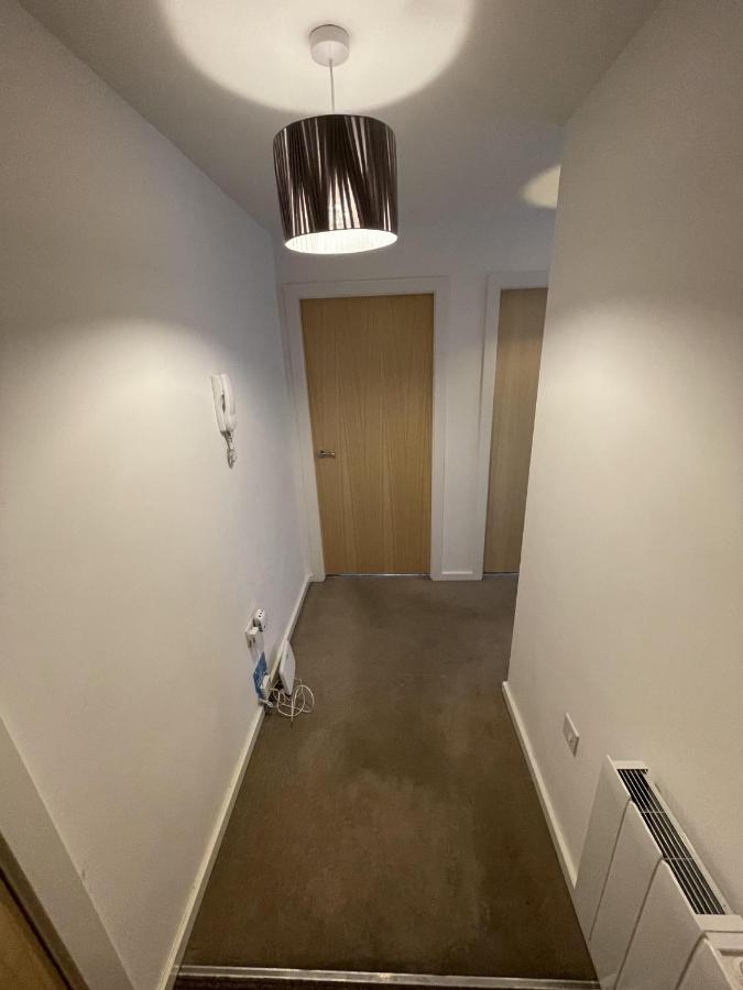 Modern 2-Bed Apartment In The Heart Of Salford Quays Buitenkant foto